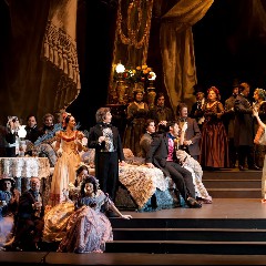 La Traviata, Act 1