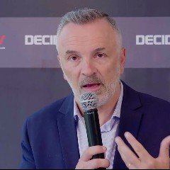 Présentée par Christophe Droit