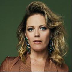 Alanis Morissette, Elizabeth Stanley