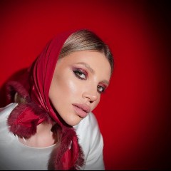 Чепик и Холла