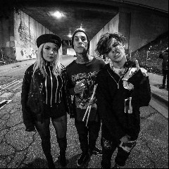 YUNGBLUD & Halsey feat. Travis Barker