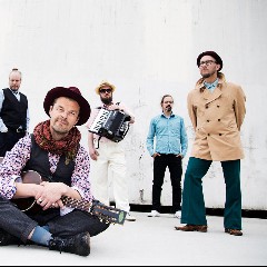 Tuure Kilpeläinen ja Kaihon Karavaani