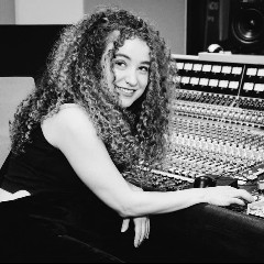Tal Wilkenfeld