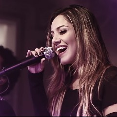 Preto no Branco/Gabriela Rocha