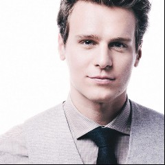 Jonathan Groff