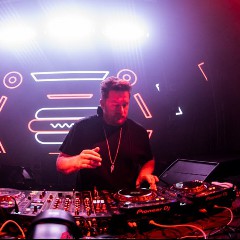 LIVE DJ