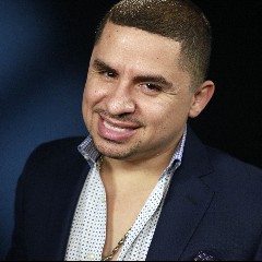Larry Hernández
