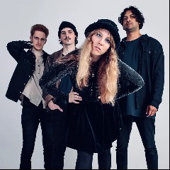 Joan & The Giants