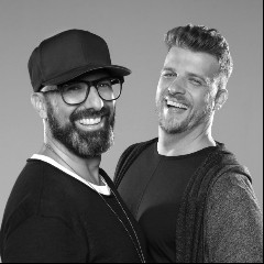 Chus & Ceballos, Dennis Cruz