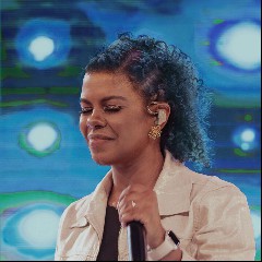 Nívea Soares