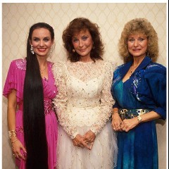 Crystal Gayle & Peggy Sue Wells