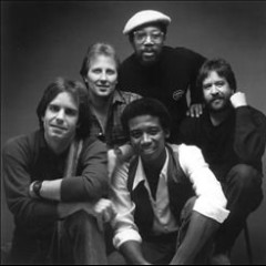 Bobby & The Midnites
