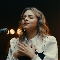 Julia Vitória